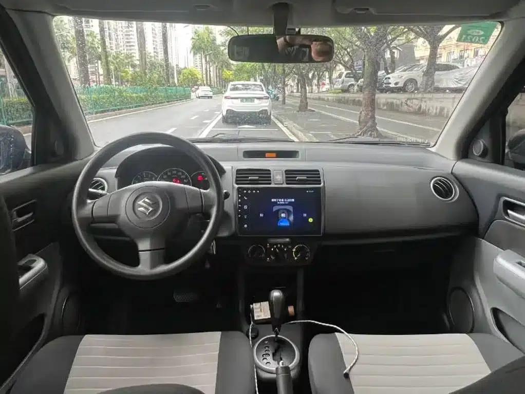 2013 Swift 1.5L Automatic Standard Edition — миниатюра 8