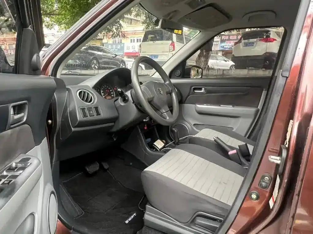 2013 Swift 1.5L Automatic Standard Edition — миниатюра 9