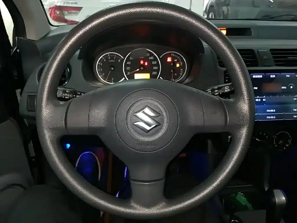 2016 Swift 1.5L Automatic Fashion Cool Play Edition — миниатюра 11