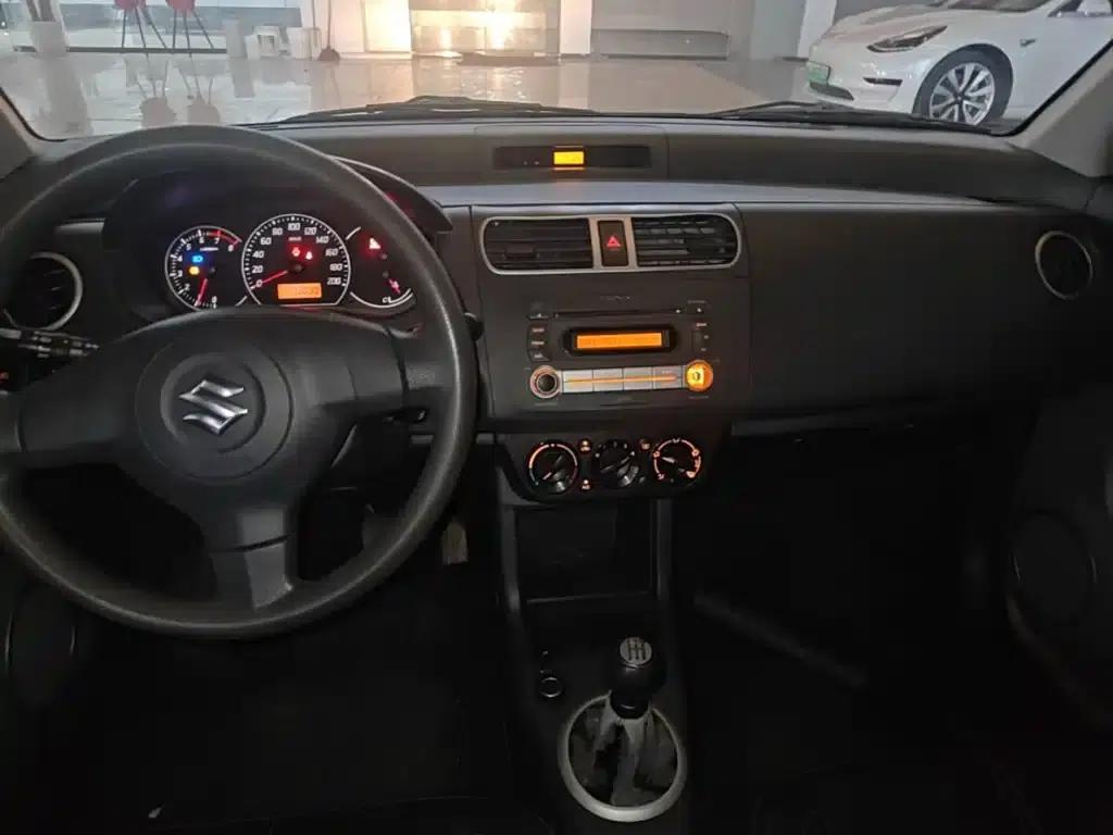 2013 Swift 1.5L Manual 20th Anniversary Limited Edition — миниатюра 13