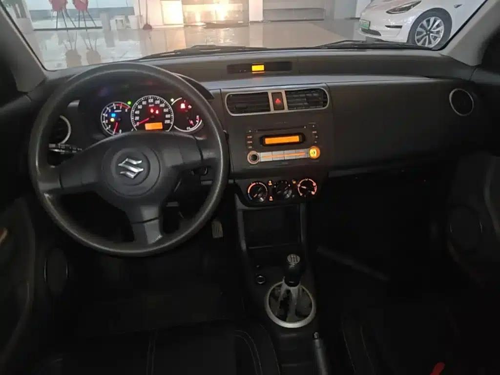 2013 Swift 1.5L Manual 20th Anniversary Limited Edition — миниатюра 10