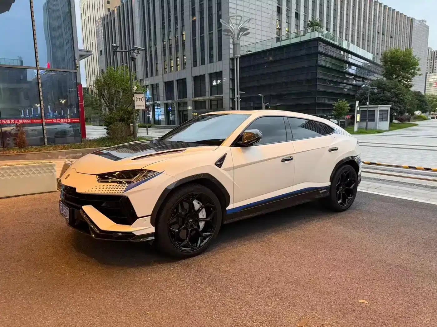 2018 Urus 4.0T V8 — миниатюра 2
