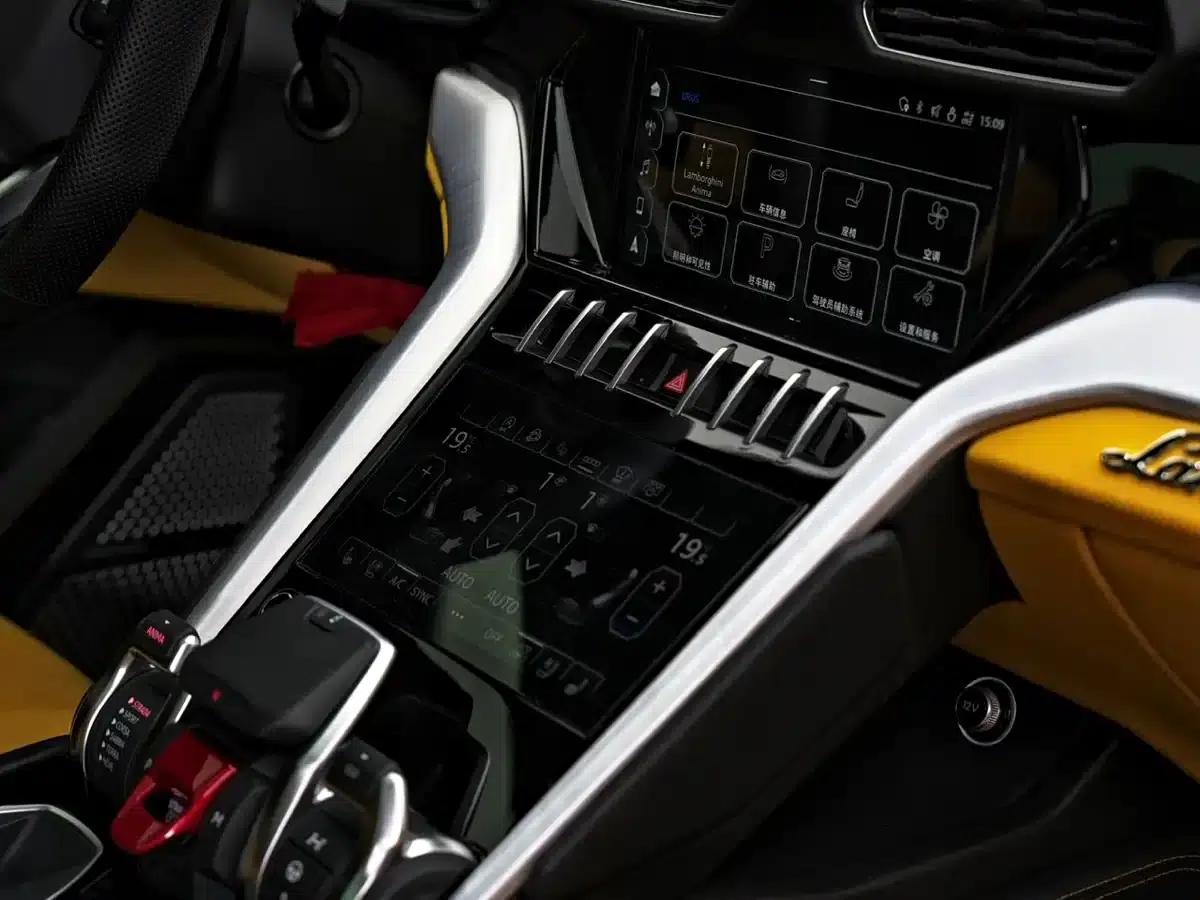 2021 Urus 4.0T V8 — миниатюра 21