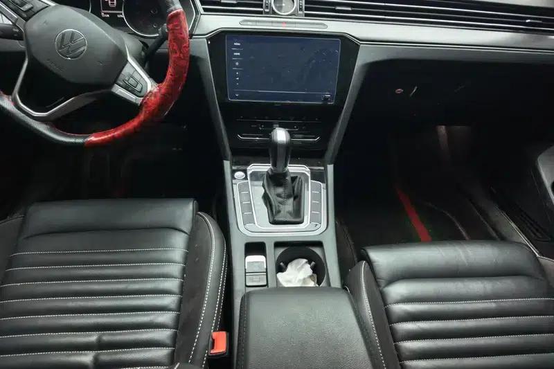 2020 Volkswagen Passat 330TSI DSG Leading Edition — миниатюра 9