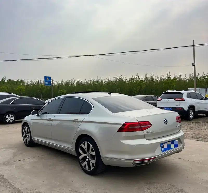 2018 Volkswagen Passat 280TSI DSG Leading Edition — миниатюра 4
