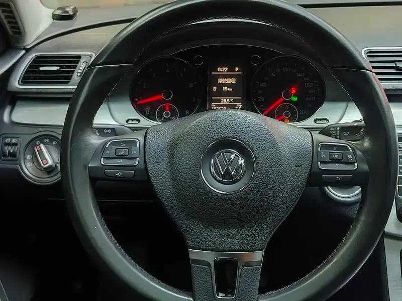 2013 Volkswagen Passat 1.8TSI Leading Edition — миниатюра 29