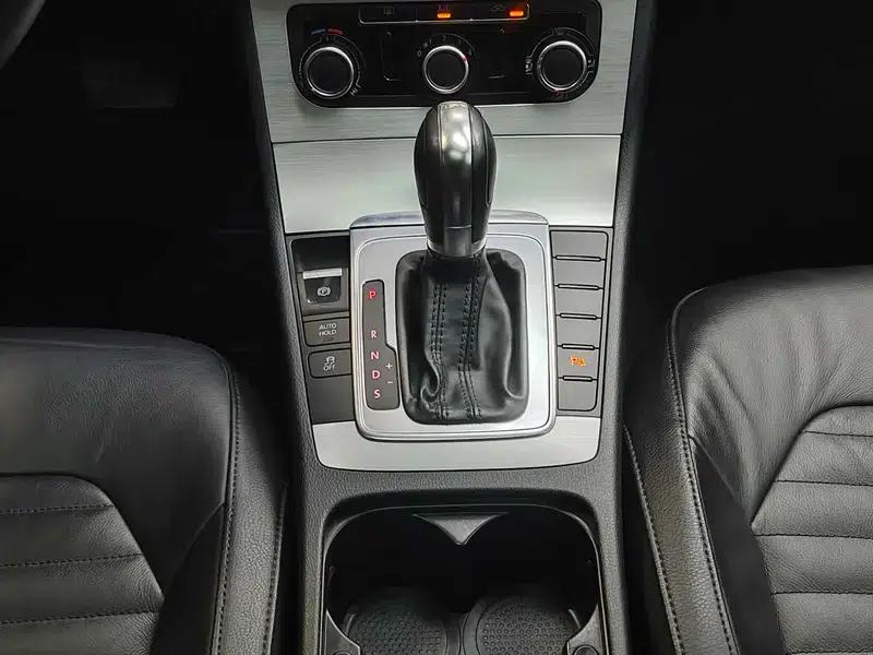 2013 Volkswagen Passat 1.8TSI Leading Edition — миниатюра 30