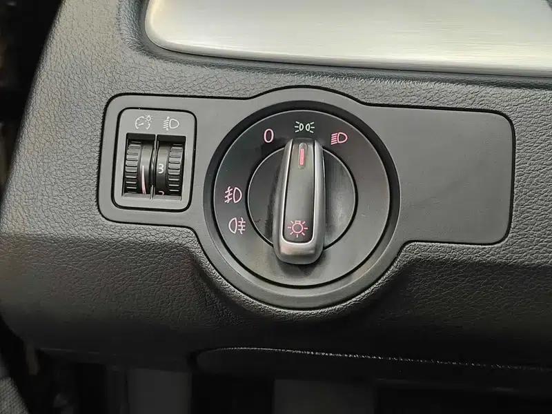 2013 Volkswagen Passat 1.8TSI Leading Edition — миниатюра 31