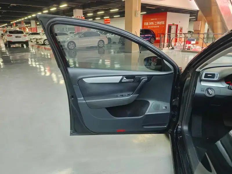 2013 Volkswagen Passat 1.8TSI Leading Edition — миниатюра 37