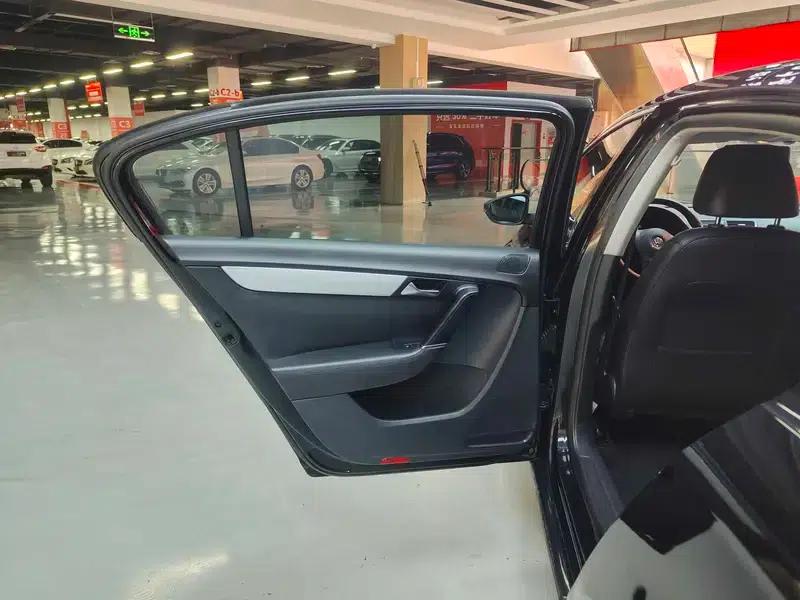 2013 Volkswagen Passat 1.8TSI Leading Edition — миниатюра 39