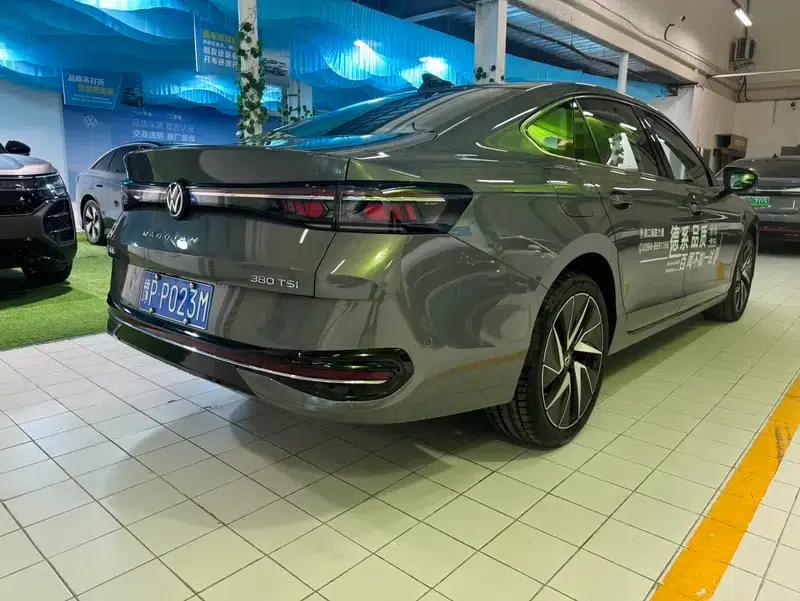 2024 Volkswagen Passat 380TSI Supreme Edition — миниатюра 4