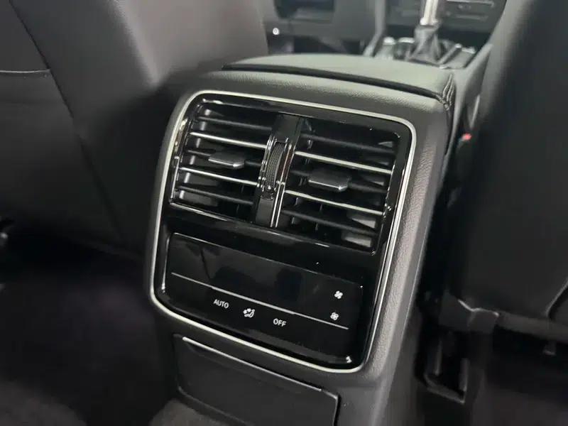 2024 Volkswagen Magotan 330TSI DSG Luxury Edition (2 Million Units Limited Edition) — миниатюра 11