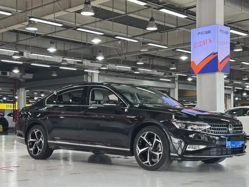 2024 Volkswagen Magotan 330TSI DSG Luxury Edition (2 Million Units Limited Edition) — миниатюра 3