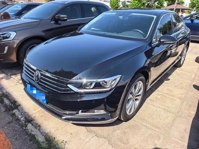 2017 Volkswagen Passat 330TSI DSG Luxury — миниатюра 1