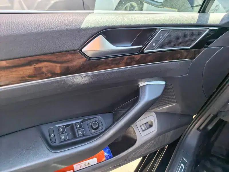 2017 Volkswagen Passat 330TSI DSG Luxury — миниатюра 13
