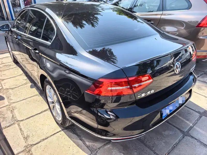 2017 Volkswagen Passat 330TSI DSG Luxury — миниатюра 3