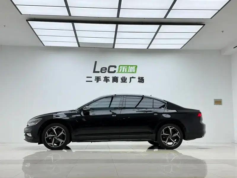 Volkswagen Magotan 2023 2 Millionth Unit Commemorative Edition 380TSI DSG Flagship Model — миниатюра 4