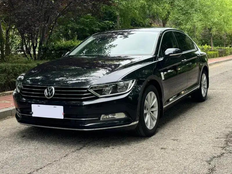 2018 Volkswagen Passat 330TSI DSG Leading Edition — миниатюра 1