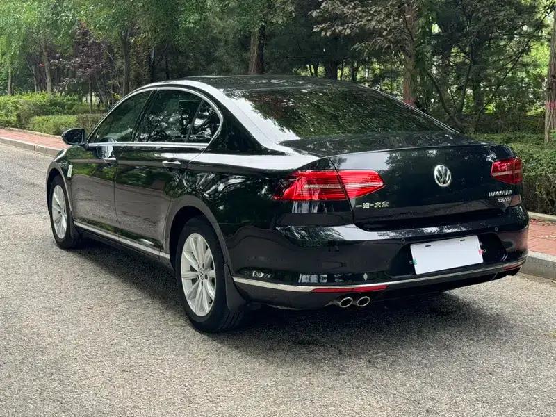 2018 Volkswagen Passat 330TSI DSG Leading Edition — миниатюра 4