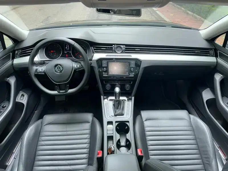 2018 Volkswagen Passat 330TSI DSG Leading Edition — миниатюра 8