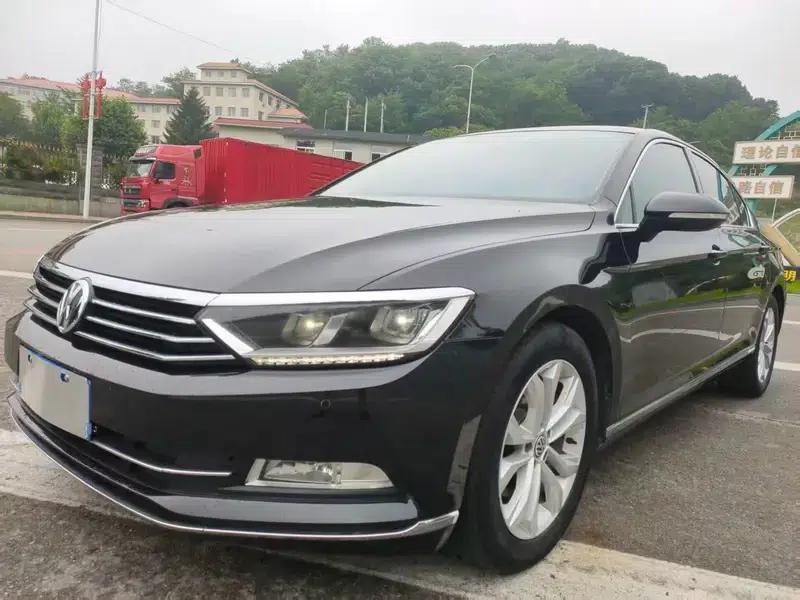 2017 Volkswagen Passat 330TSI DSG Luxury — миниатюра 1