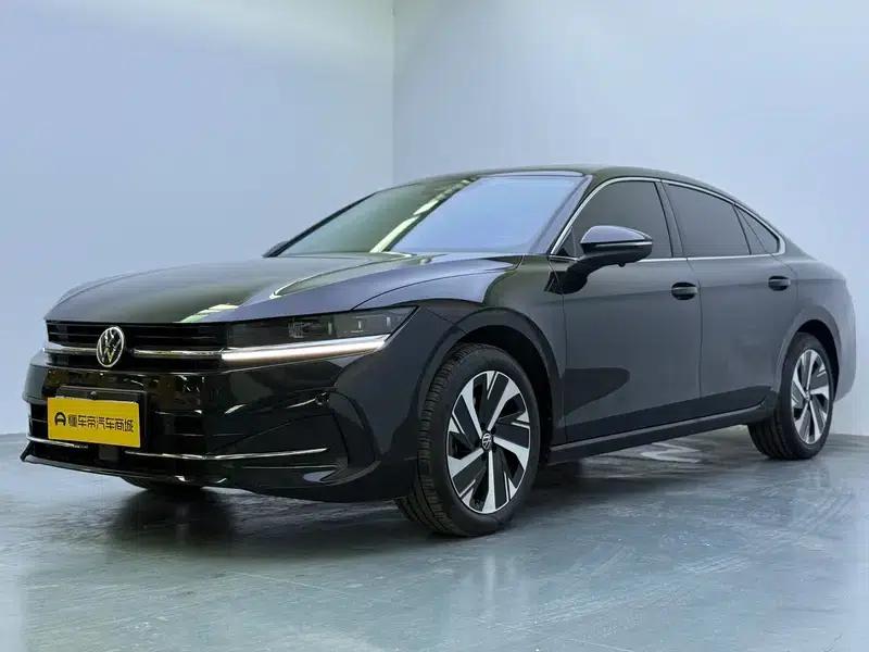 The 2024 Volkswagen Passat 300TSI Premium Edition is eye-catching. — миниатюра 1