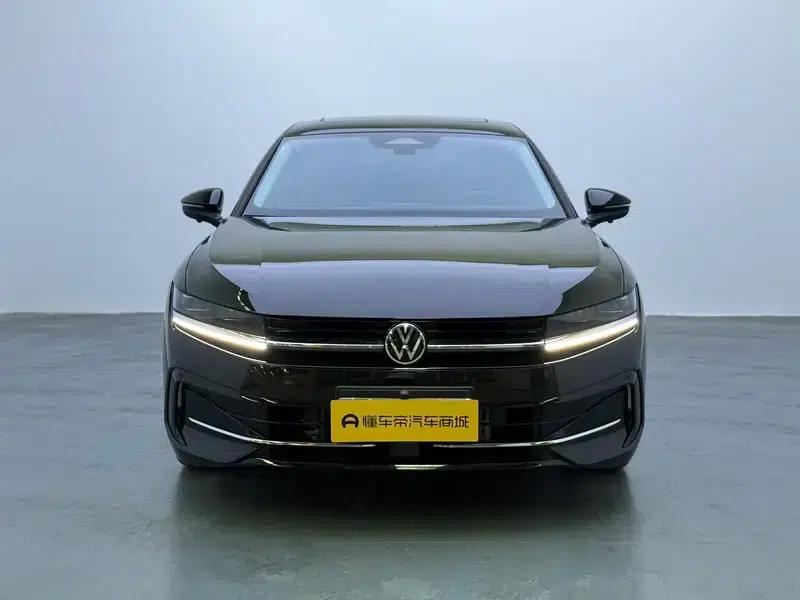 The 2024 Volkswagen Passat 300TSI Premium Edition is eye-catching. — миниатюра 2
