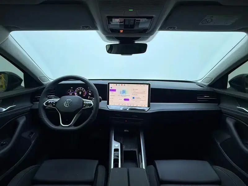 The 2024 Volkswagen Passat 300TSI Premium Edition is eye-catching. — миниатюра 14