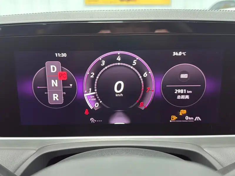 The 2024 Volkswagen Passat 300TSI Premium Edition is eye-catching. — миниатюра 15