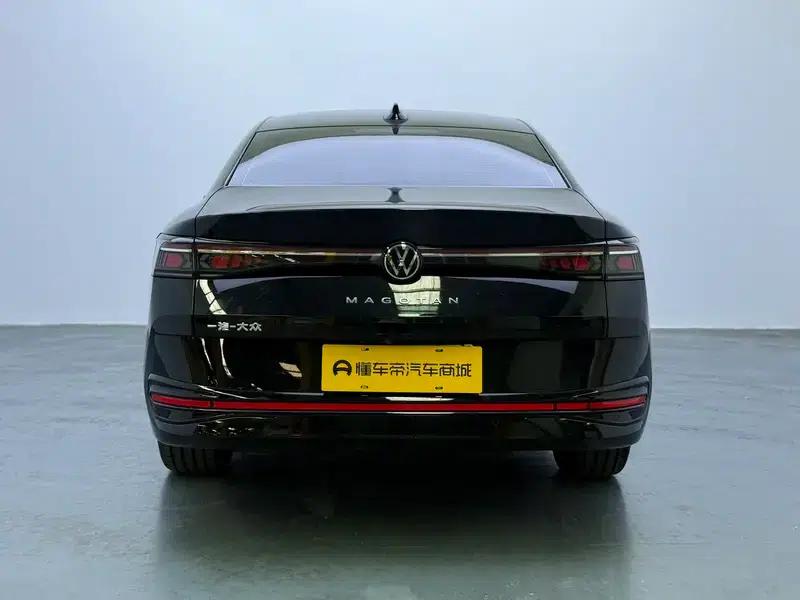 The 2024 Volkswagen Passat 300TSI Premium Edition is eye-catching. — миниатюра 6