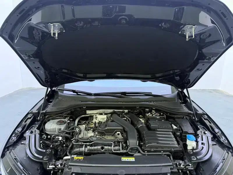The 2024 Volkswagen Passat 300TSI Premium Edition is eye-catching. — миниатюра 10