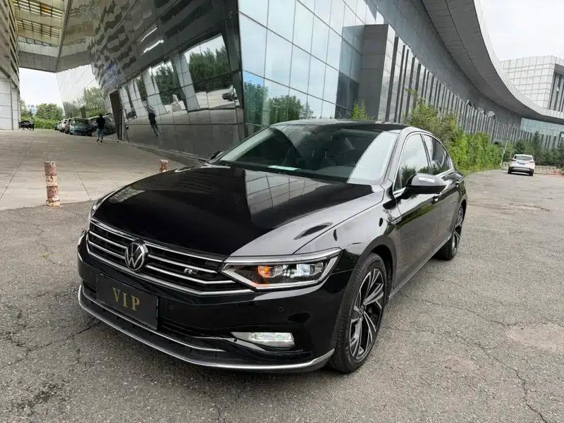2020 Volkswagen Passat 330TSI DSG Luxury — миниатюра 1