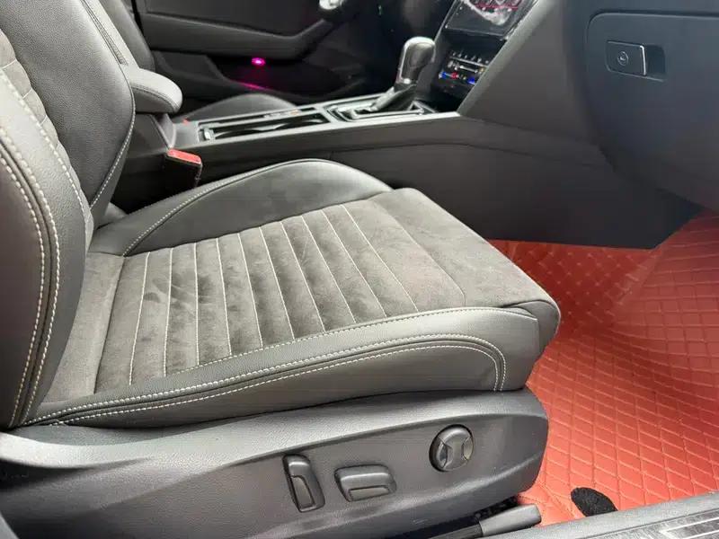 2020 Volkswagen Passat 330TSI DSG Luxury — миниатюра 12