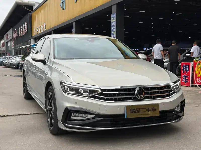 2024 Volkswagen Magotan 330TSI DSG Luxury Edition (2 Million Units Limited Edition) — миниатюра 3