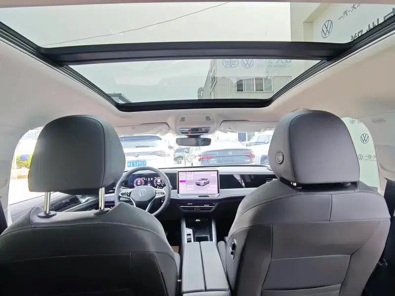 2024 Volkswagen Passat 300TSI Premium Edition — миниатюра 11