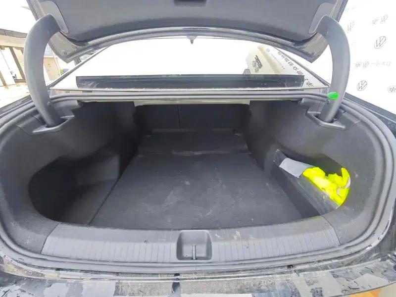 2024 Volkswagen Passat 300TSI Premium Edition — миниатюра 18
