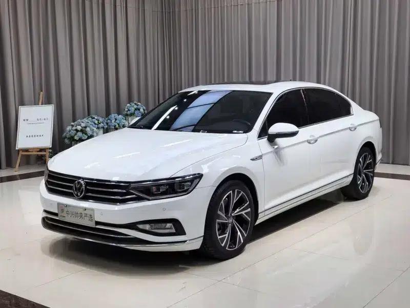 2020 Volkswagen Passat 330TSI DSG Luxury — миниатюра 1