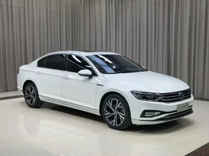 2020 Volkswagen Passat 330TSI DSG Luxury — миниатюра 3