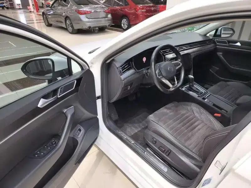 2020 Volkswagen Passat 330TSI DSG Luxury — миниатюра 8