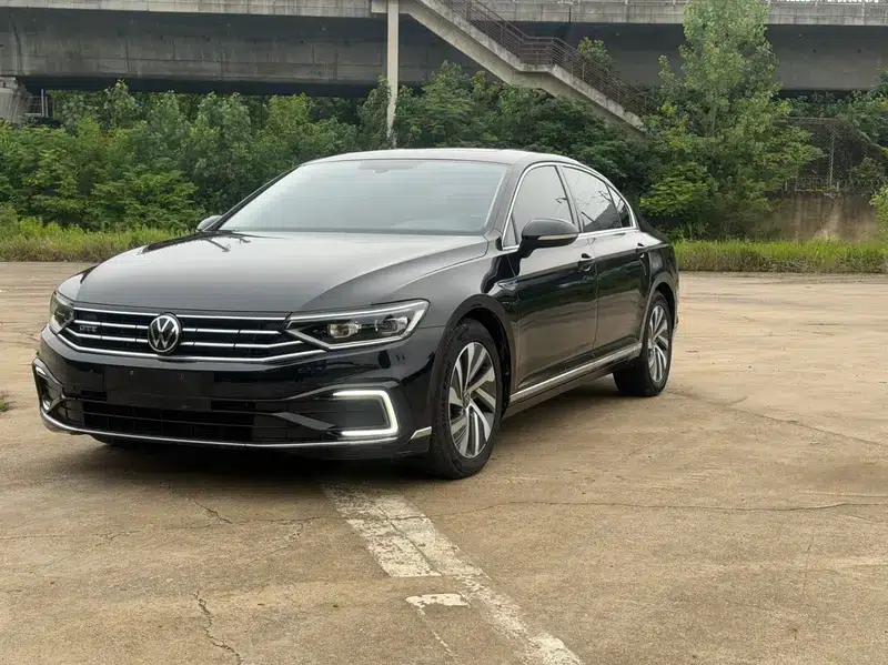 2022 Volkswagen Magotan PHEV Luxury Edition — миниатюра 1