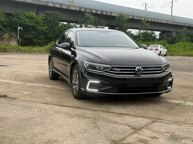 2022 Volkswagen Magotan PHEV Luxury Edition — миниатюра 3