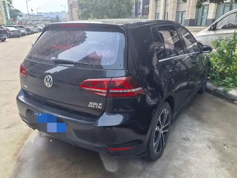 2017 Golf 280TSI Automatic R-Line Millionth Unit Edition — миниатюра 3