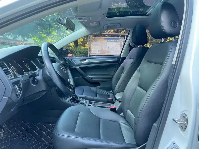 2017 Golf 1.6L Automatic Comfort Millionth Unit Commemorative Edition — миниатюра 11