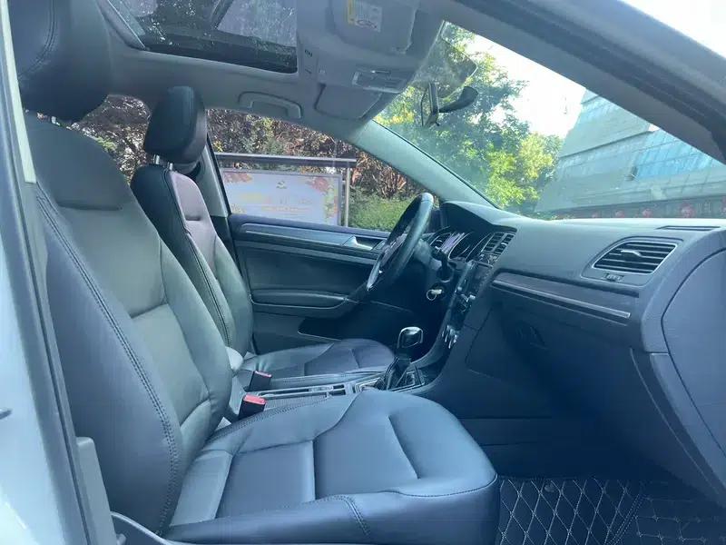 2017 Golf 1.6L Automatic Comfort Millionth Unit Commemorative Edition — миниатюра 13