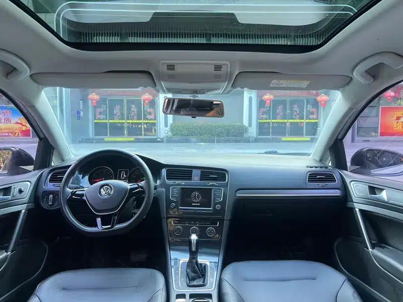 2017 Golf 1.6L Automatic Comfort Millionth Unit Commemorative Edition — миниатюра 9