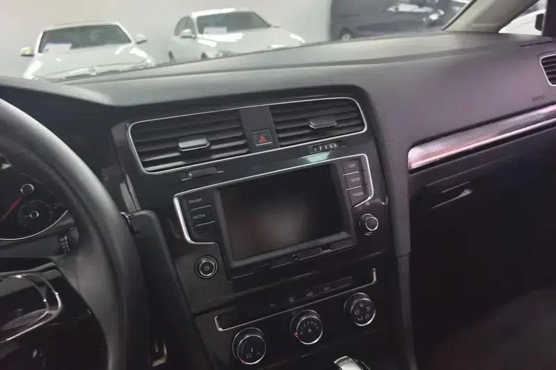 2017 Golf 230TSI Automatic Comfort Millionth Unit Commemorative Edition — миниатюра 11