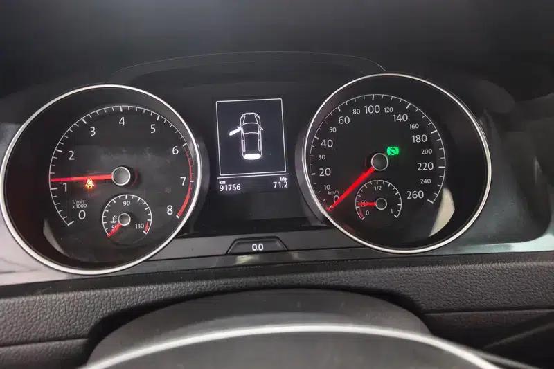 2017 Golf 230TSI Automatic Comfort Millionth Unit Commemorative Edition — миниатюра 13