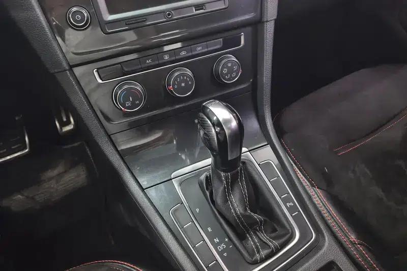 2017 Golf 230TSI Automatic Comfort Millionth Unit Commemorative Edition — миниатюра 15