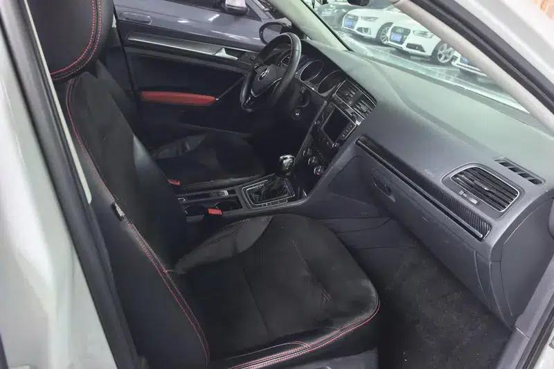 2017 Golf 230TSI Automatic Comfort Millionth Unit Commemorative Edition — миниатюра 8