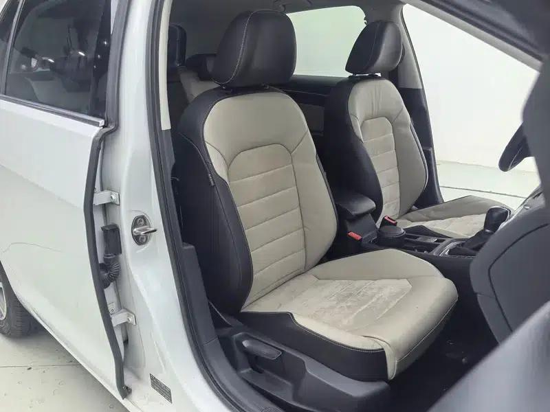 2017 Golf 230TSI Automatic Luxury Millionth Edition — миниатюра 22